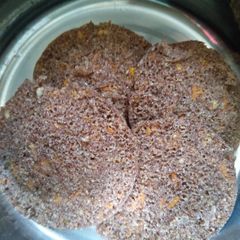 A picture of Ragi idlies.