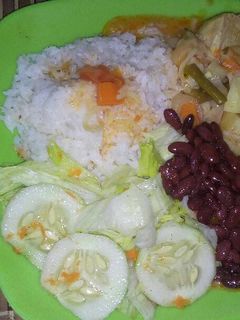 Una foto de Pollo guisado 🍗🍚