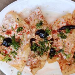 A picture of Dahi Khasta.