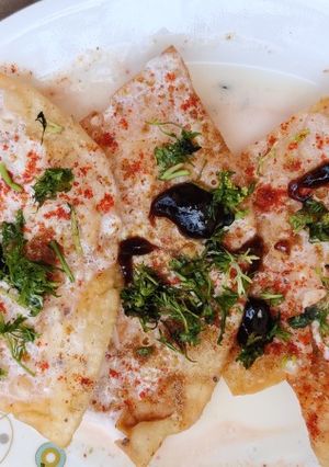 A picture of Dahi Khasta.
