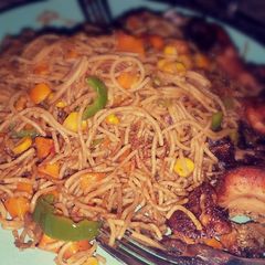 A picture of Stir fry spaghetti.
