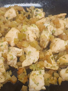 Una foto de Salteado de pollo y brócoli