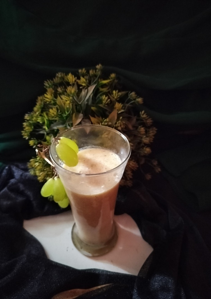 A picture of Grapes dates smoothie.