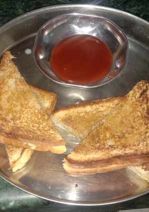स्टफ्ड पोटैटो सैंडविच (Stuffed potato sandwich recipe in Hindi) रेसिपी मुख्य फोटो