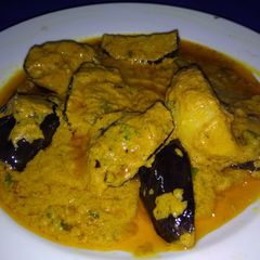 A picture of Maharashtra ke mashoor aloo baingan.