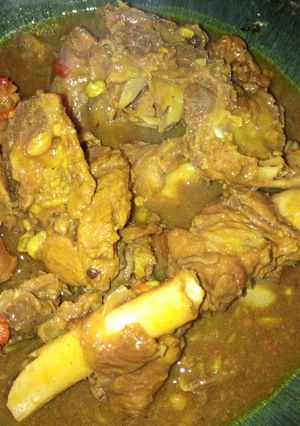 A picture of Curry lamb pepper soup.