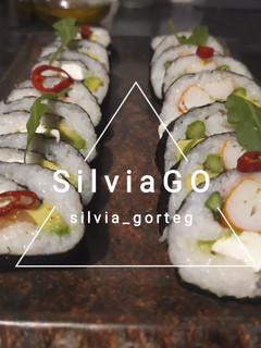 Una foto de Sushi roll