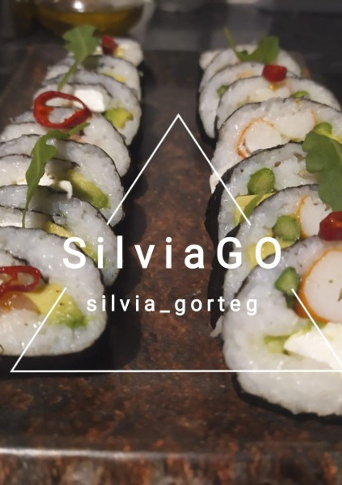 Una foto de Sushi roll