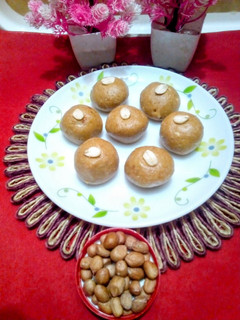 मूंगफली गुड़ के लड्डू रेसिपी मुख्य फोटो