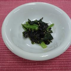 A picture of Komatsuna(Japanese mustard spinach) with Korean laver.