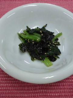 A picture of Komatsuna(Japanese mustard spinach) with Korean laver.