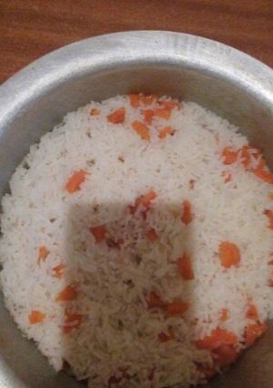A picture of Boiled Rice with carrots.