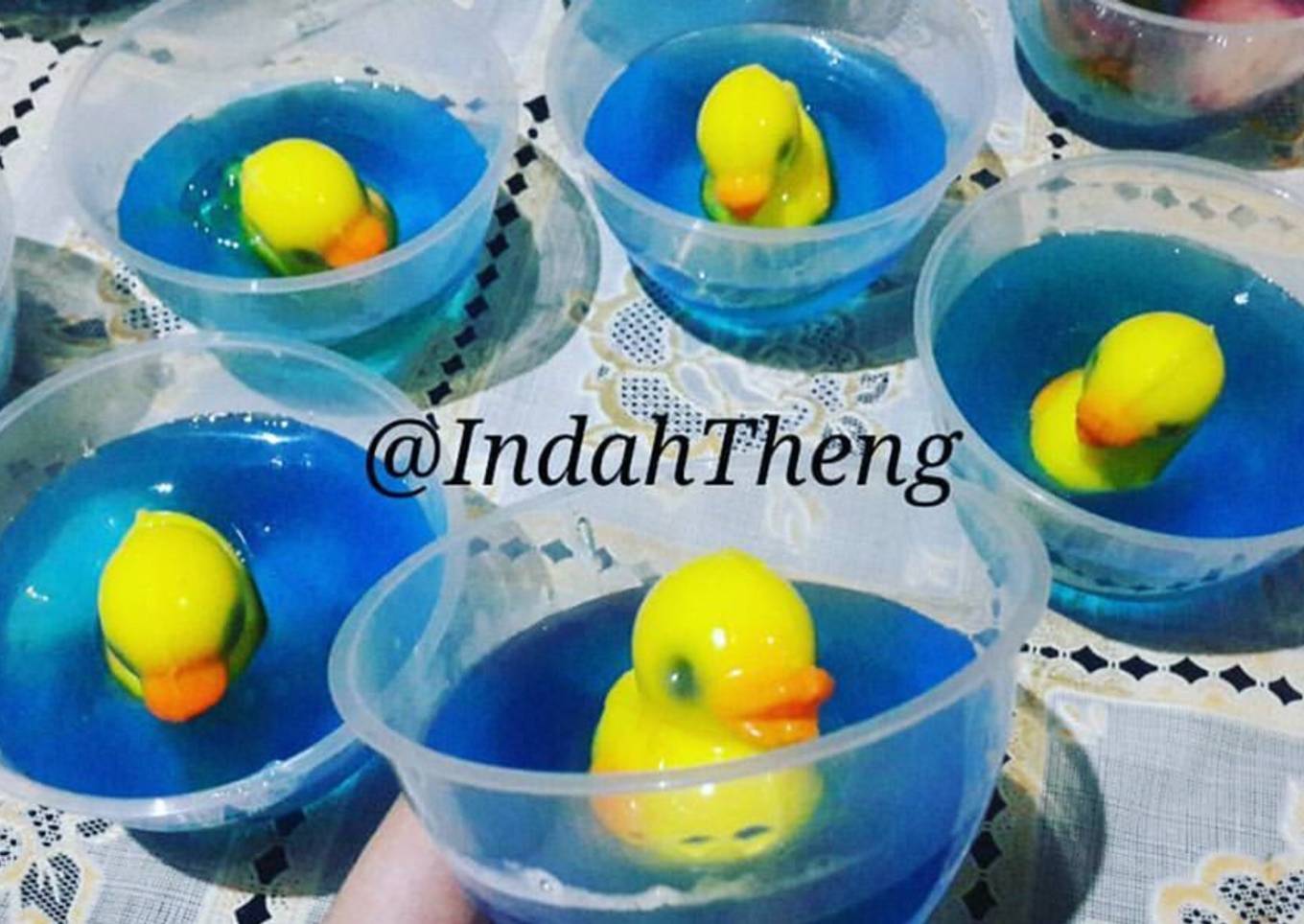 Puding Bebek 3D di Kolam