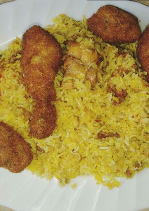 A picture of Chicken Tikka biryani & crispy chicken pieces.