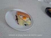 Una foto de huevo de codorniz desayuno