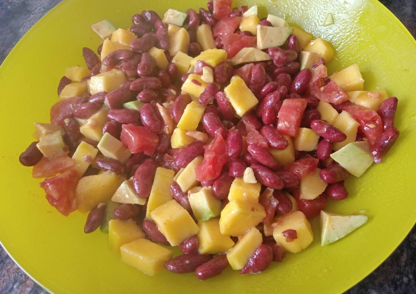 Ensalada de alubias rojas y mango