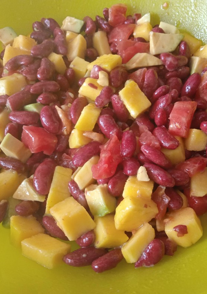 Una foto de Ensalada de alubias rojas y mango