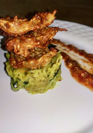 A picture of Raw papaya pakoda.