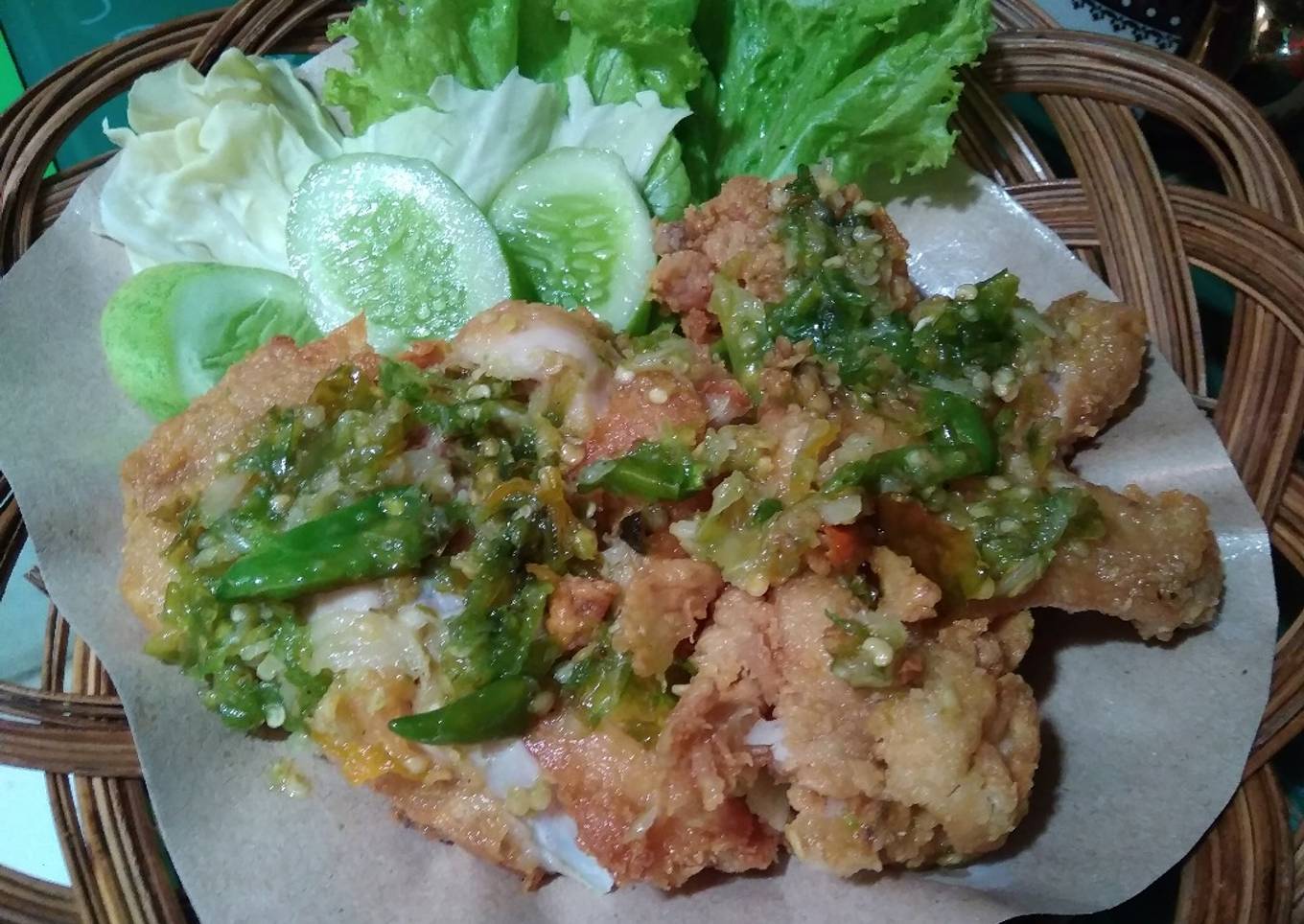 Ayam geprek cabe ijo