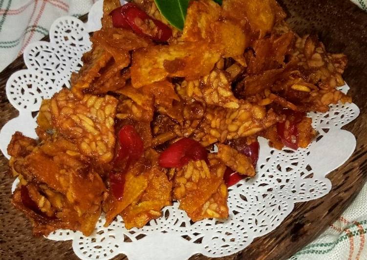  Resep  Kering  tempe kentang kriuk  pedas manis oleh Ummu 