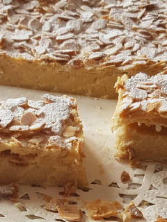 Foto principal de Pantxineta rellena de crema pastelera de almendra