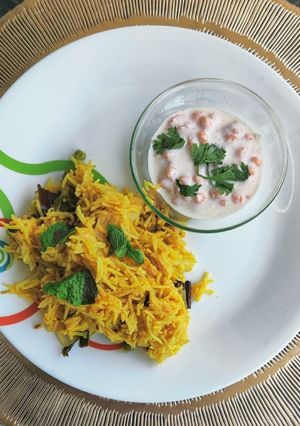 A picture of Aloo gobhi pulao.
