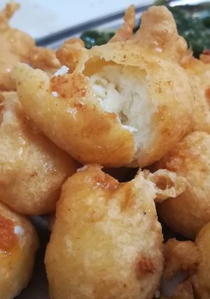 Una foto de Buñuelos de queso de cabra con miel