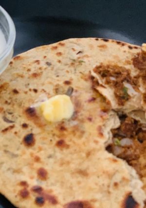 A picture of Besan and Pyaz paratha.