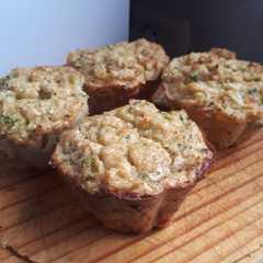Una foto de Muffins de verduras y corazón de queso