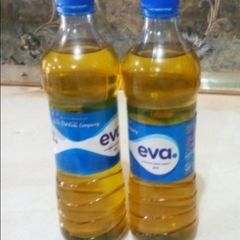 A picture of Groundnut oil.