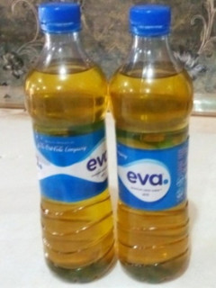A picture of Groundnut oil.