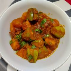 A picture of Spicy Pointed Gourd and Potato Curry.
