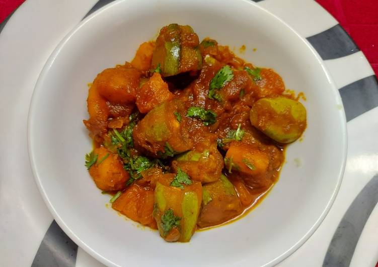 Simple Way to  Spicy Pointed Gourd and Potato Curry
