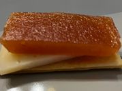 Una foto de dulce de membrillo con poco azúcar