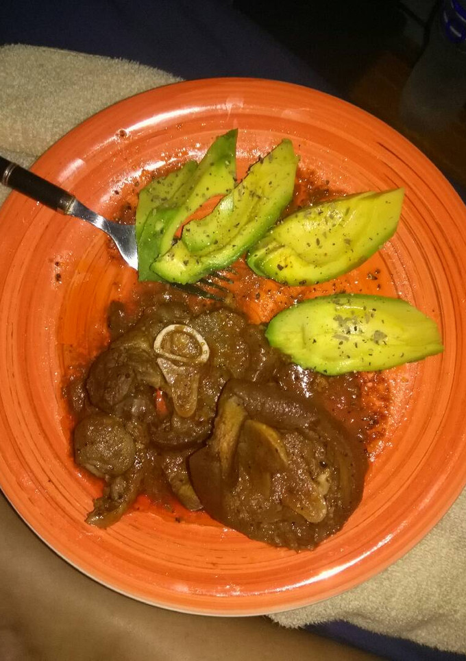 Una foto de Cetogénica: codillo guisado con aguacate