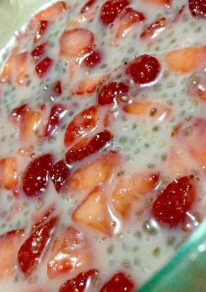A picture of Sweet Strawberry Chia Milk Sorbet / Fruit Dessert.