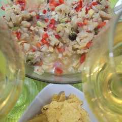 A picture of Ceviche simple y fácil.