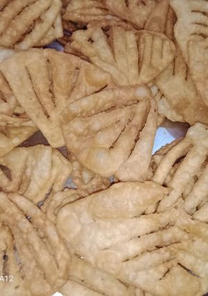 A picture of Aniseed namkeen mathri.