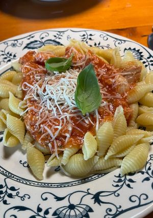 A picture of Cheesy Chicken and Tomato Pasta.