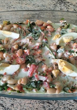 Una foto de Ensalada de Alubias blancas de bote