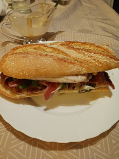 Foto principal de Serranito con salsa de queso curado