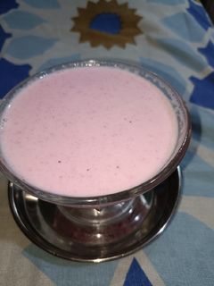 स्ट्रोबेरी मिल्क शेक (Strawberry milk shake recipe in hindi) रेसिपी मुख्य फोटो