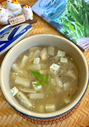Hình của món Súp Măng Tây Trắng Nấm Tuyết Chay.