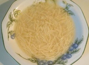 Foto principal de Caldo de pollo (con olla exprés)