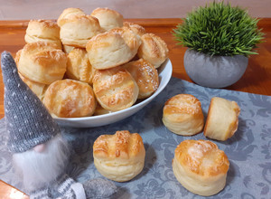 Elképesztően puha, omlós joghurtos-sajtos pogácsa 🧀 recept fotója