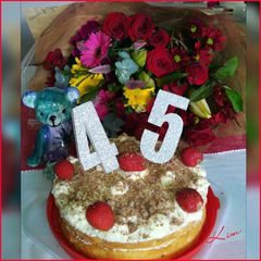 A picture of Fresh Cream and Strawberry Sponge cake.