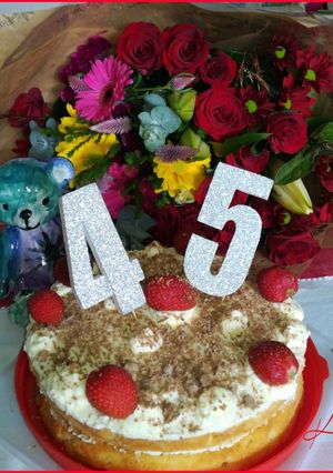 A picture of Fresh Cream and Strawberry Sponge cake.