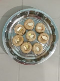 गुळ शेंगदाणे लाडू (gud shengdane ladoo recipe in marathi) रेसिपी चे मुख्य फोटो