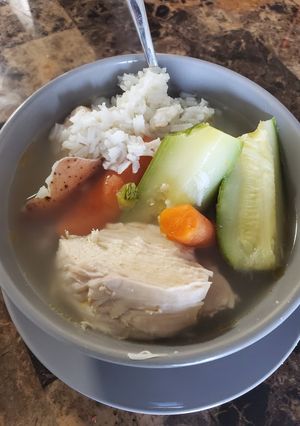 Una foto de Caldo de pollo
