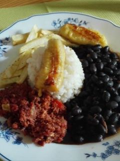 Una foto de Pabellón Criollo homenaje familiar